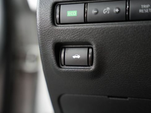 Used 2020 Nissan Sentra S image 40