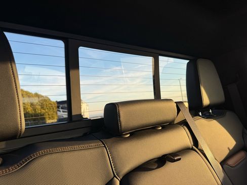 Used 2022 GMC Sierra 2500 AT4 w/ AT4 Premium Plus Package image 32