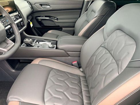 New 2026 Nissan Pathfinder Platinum image 21