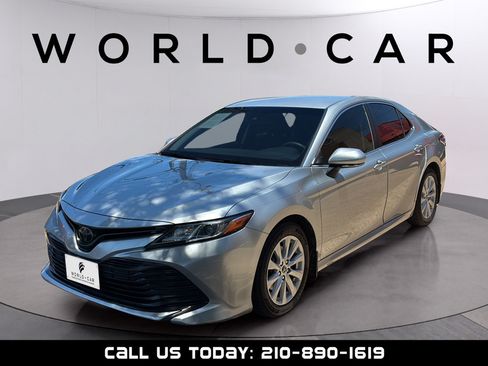 Used 2018 Toyota Camry LE w/ Convenience Package FWD image 9