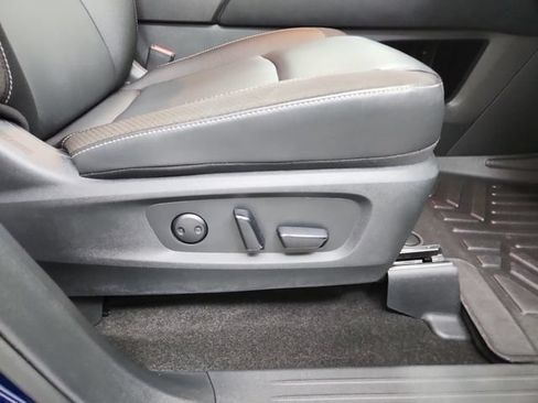 Used 2025 Nissan Pathfinder SL FWD image 39