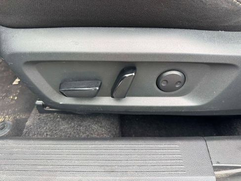 Used 2024 Nissan Rogue SV AWD/4WD image 17
