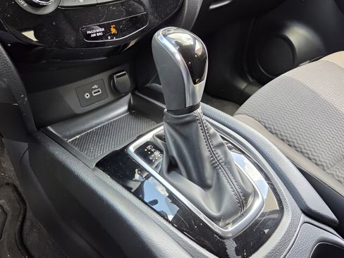 Used 2021 Nissan Rogue Sport S FWD image 12