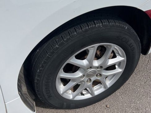 Used 2020 Chrysler Pacifica Touring-L image 2