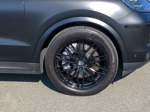 Used 2024 Porsche Cayenne Base image 11