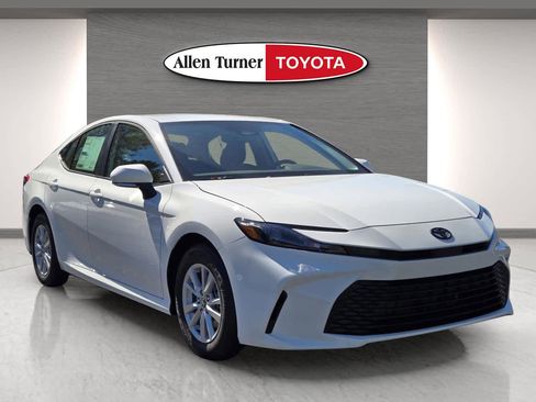 Used 2026 Toyota Camry LE image 1