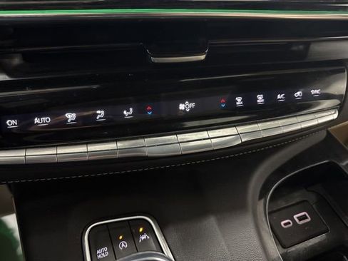 Certified 2021 Cadillac Escalade ESV Premium Luxury w/ Driver Assist Tech Package AWD/4WD image 17