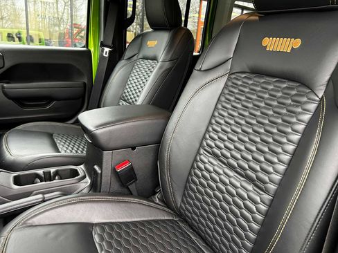 Used 2025 Jeep Wrangler Sport S image 19