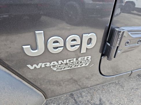 Used 2018 Jeep Wrangler Unlimited Sport AWD/4WD image 14