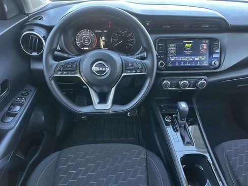Used 2023 Nissan Kicks SV image 17