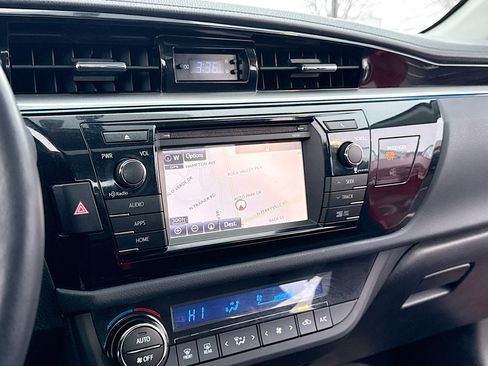 Used 2015 Toyota Corolla S Premium image 10