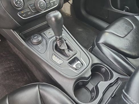 Used 2019 Jeep Cherokee Latitude Plus image 28