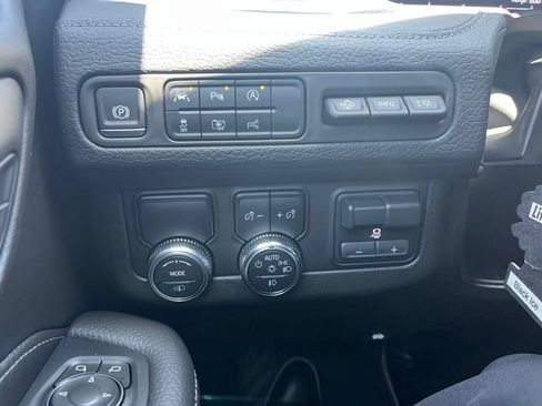Used 2024 GMC Yukon Denali w/ Advanced Technology Package RWD image 19