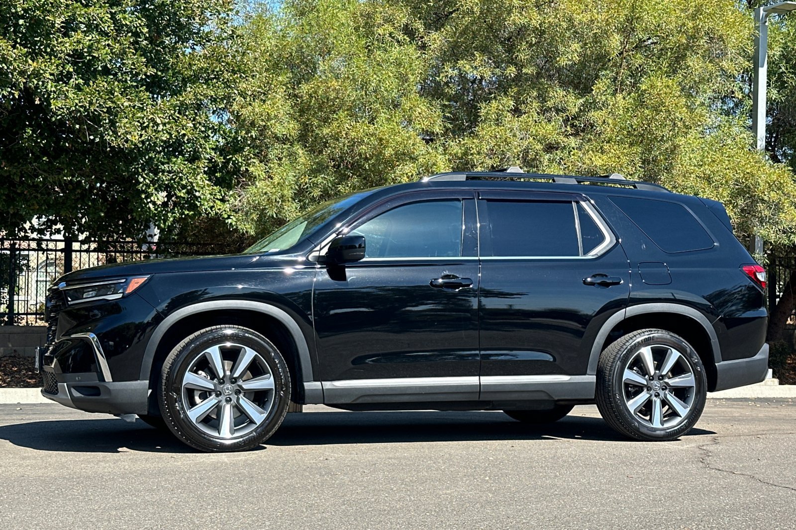 Used 2023 Honda Pilot Touring image 7