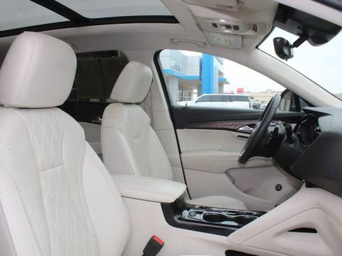 Used 2022 Buick Envision Avenir w/ Technology Package II FWD image 16