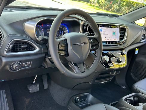 New 2026 Chrysler Pacifica Select w/ S Appearance Package image 44