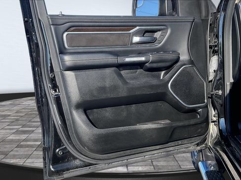 Used 2022 RAM 1500 Laramie AWD/4WD image 17