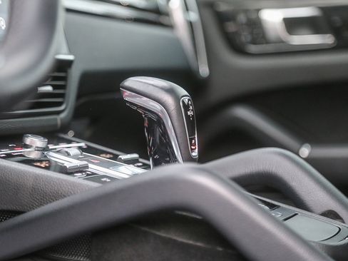 Used 2020 Porsche Cayenne S image 20