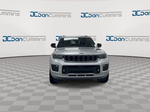 Used 2023 Jeep Grand Cherokee L Overland w/ Luxury Tech Group IV AWD/4WD image 3