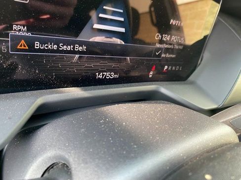 Used 2025 GMC Acadia Elevation FWD image 31