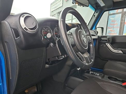 Used 2015 Jeep Wrangler Unlimited Sahara w/ Connectivity Group image 35