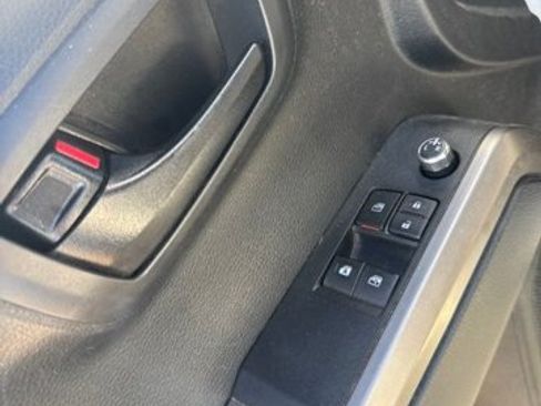 Used 2017 Toyota Tacoma SR5 AWD/4WD image 14