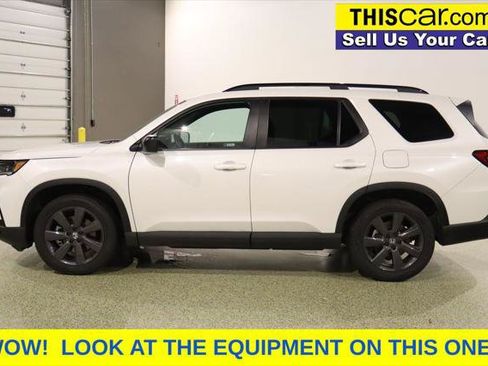 Used 2025 Honda Pilot Sport image 4