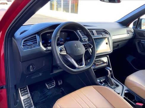 Used 2024 Volkswagen Tiguan SE R-Line image 17