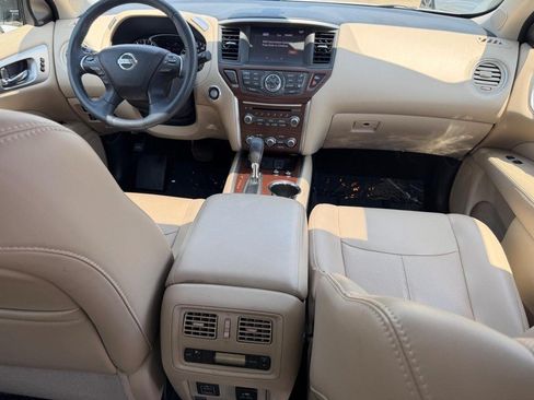 Used 2018 Nissan Pathfinder Platinum FWD image 12