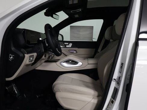 New 2026 Mercedes-Benz GLS 580 4MATIC image 5