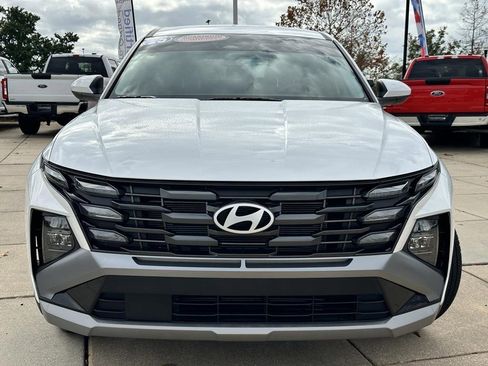 Used 2025 Hyundai Tucson SE image 2