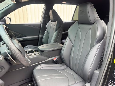 Used 2025 Lexus TX 500h AWD w/ Technology Package image 37