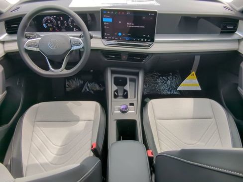 New 2026 Volkswagen Tiguan SE FWD image 13