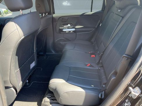 Used 2023 Mercedes-Benz EQB 300 4MATIC image 9