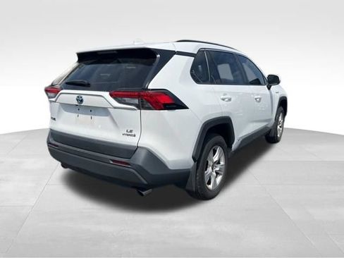 Used 2021 Toyota RAV4 LE AWD/4WD image 7