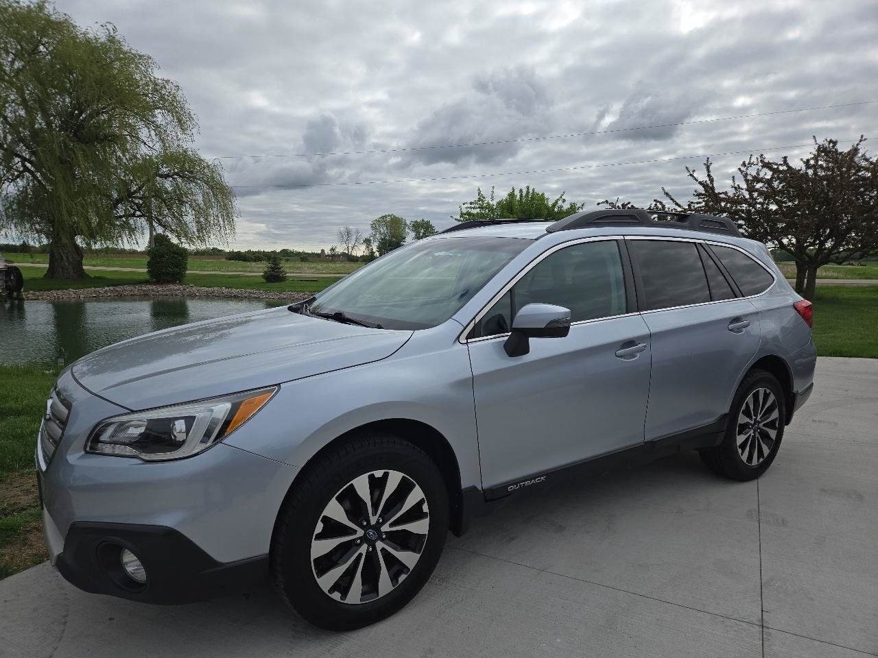 Used 2016 Subaru Outback 2.5i Limited w/ Popular Package #4 AWD/4WD image 1