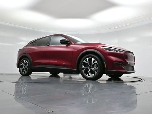 Certified 2025 Ford Mustang Mach-E Select image 4