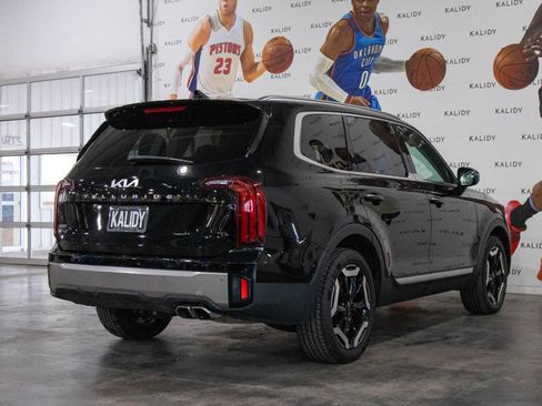 Used 2025 Kia Telluride S FWD image 27