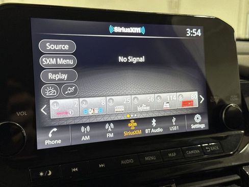 Used 2023 Nissan Pathfinder SL image 14