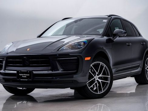 Certified 2025 Porsche Macan image 1