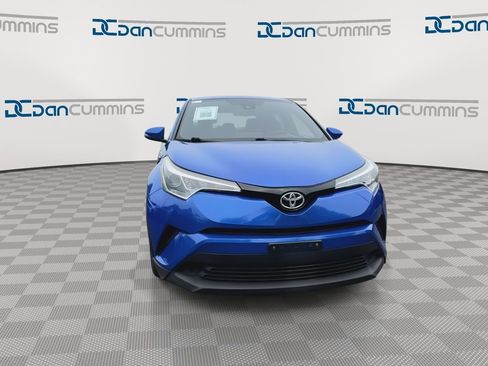 Used 2018 Toyota C-HR XLE FWD image 3