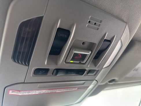 Used 2023 Toyota Highlander Limited image 25