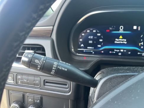 Used 2022 Chevrolet Suburban LT image 21