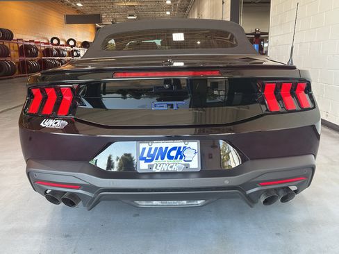 Used 2025 Ford Mustang GT Premium RWD image 4