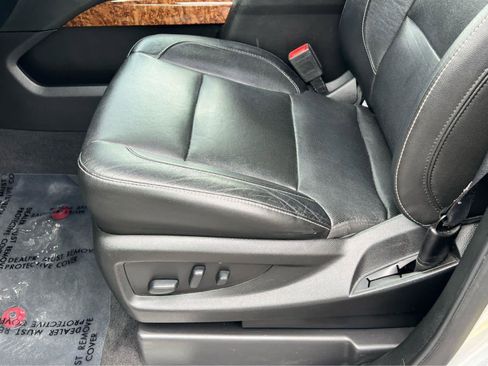 Used 2020 Chevrolet Suburban Premier AWD/4WD image 30