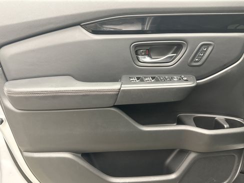 Used 2025 Honda Pilot TrailSport image 9