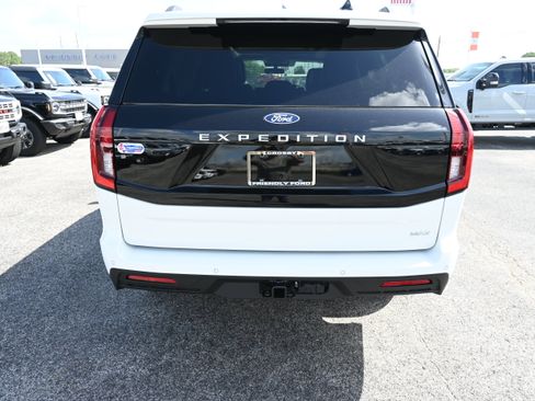 New 2027 Ford Expedition Max Active RWD image 4
