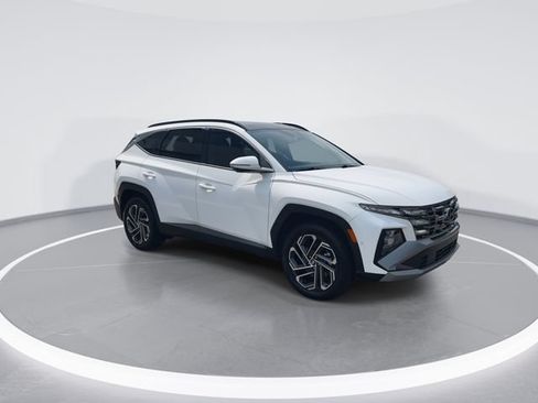 Certified 2025 Hyundai Tucson Limited AWD/4WD image 2
