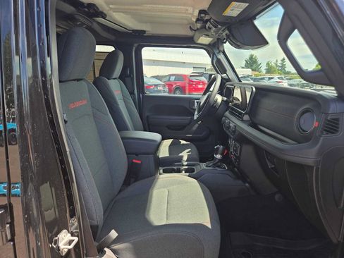 Used 2026 Jeep Wrangler Unlimited Rubicon AWD/4WD image 12
