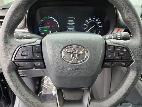 Used 2024 Toyota Sienna LE image 19